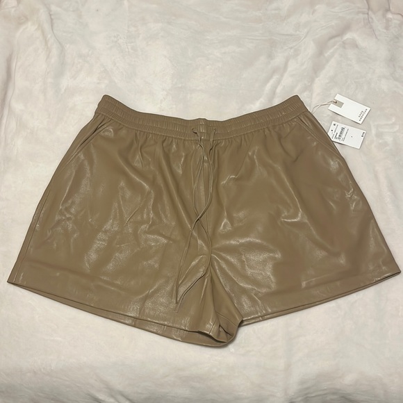 Good American Better Than Leather Shorts - Picture 5 of 11